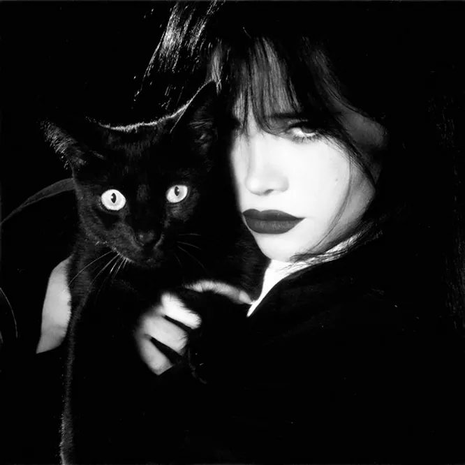 Nessa Barrett - Jesus loves a primadonna